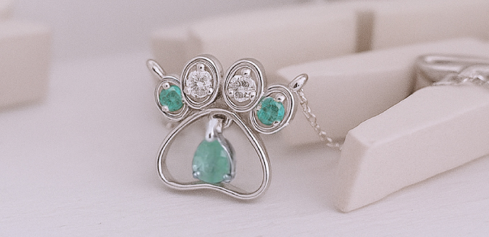 石持ち込み肉球ネックレス