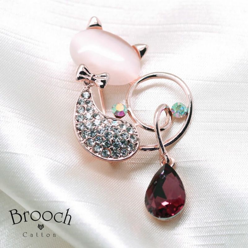 猫ブローチ　ねこブローチ　キャットブローチ　Catbroach