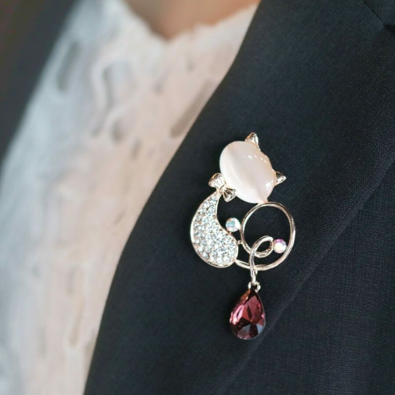 猫ブローチ　ねこブローチ　キャットブローチ　Catbroach