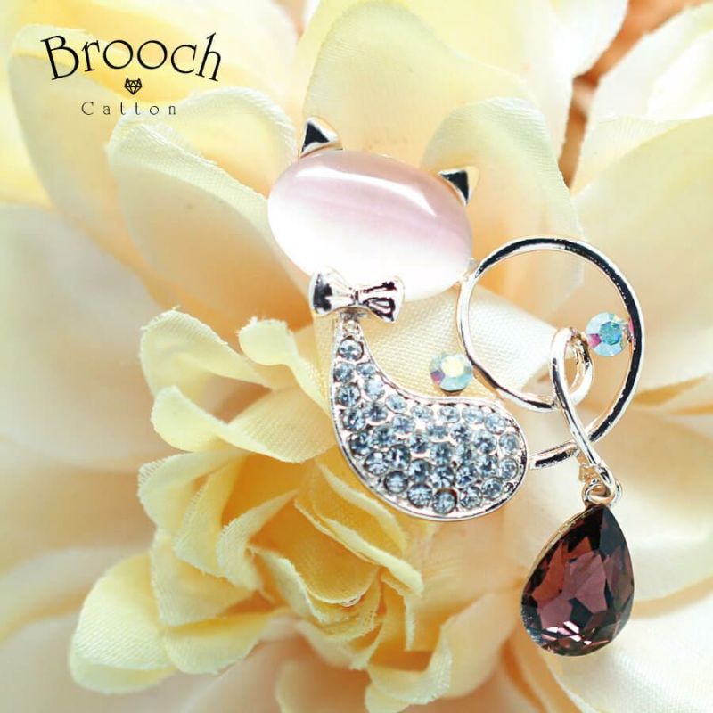 猫ブローチ　ねこブローチ　キャットブローチ　Catbroach