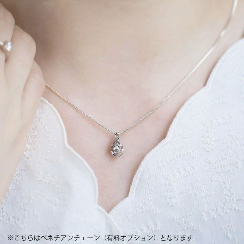 揺れるネッコレスティアードロップ